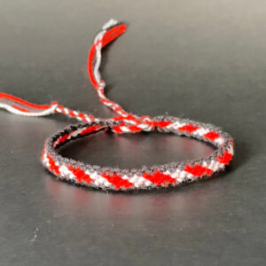 Macramé Bracelet Tutorial – Red Wristband