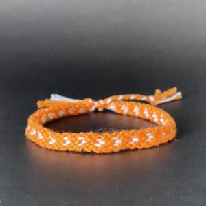 Teeny-Tiny Heart Shaped Macrame Bracelet Tutorial & Braid Pattern