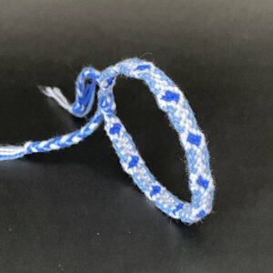 Macrame Bracelet Tutorial & Braid Pattern - Blue Diamond Chain