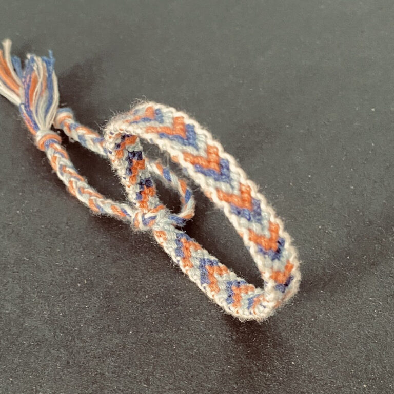 Macrame Braided Bracelet – Arrows with Contour