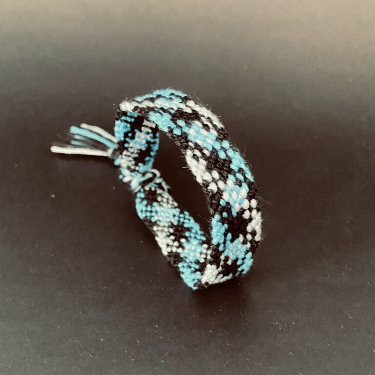 Macrame Braided Bracelet – Plaid Pattern
