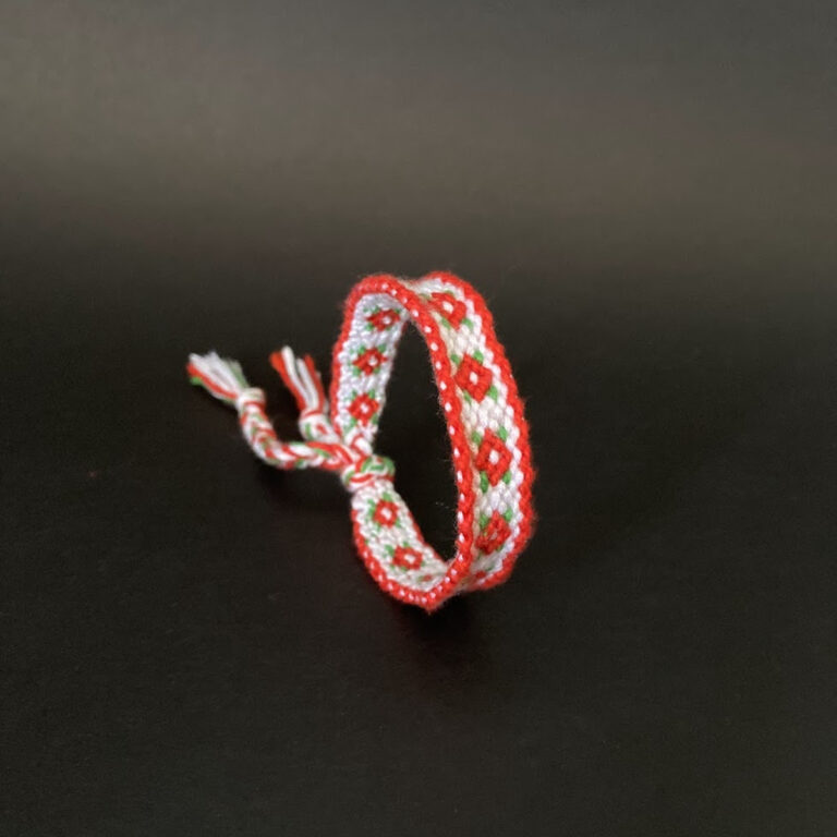 Macrame Braided Bracelet – Little Red Flowers